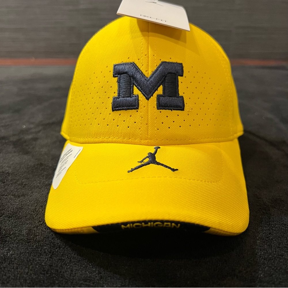 Michigan Wolverines Jordan On-Field Flex Fit Hat NWT